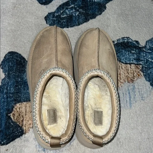UGG Tan Women's Slippers - Picture 6 of 7